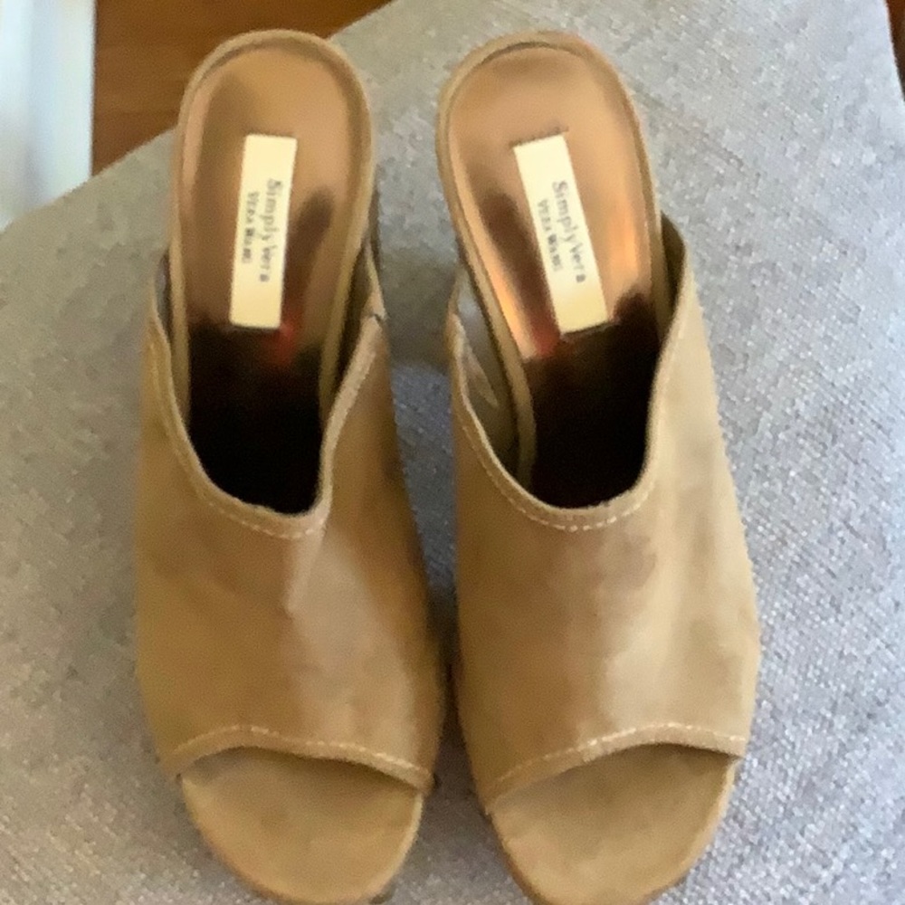 Simply Vera Svarestan Faux Suede Clogs - Picture 4 of 6